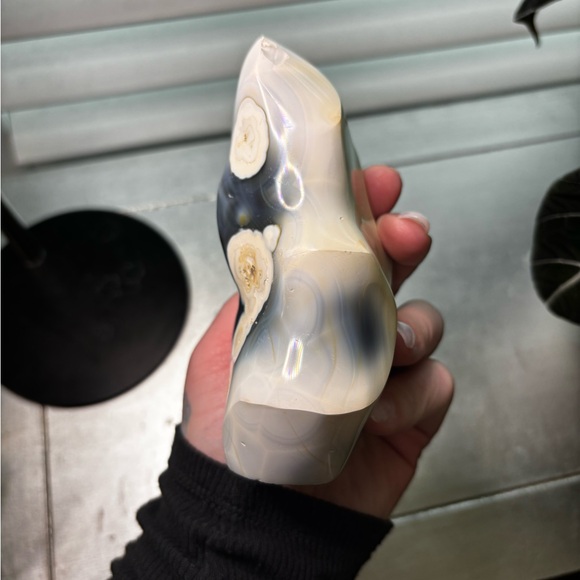 Unique Orca Agate Stone Decor - Picture 3 of 8